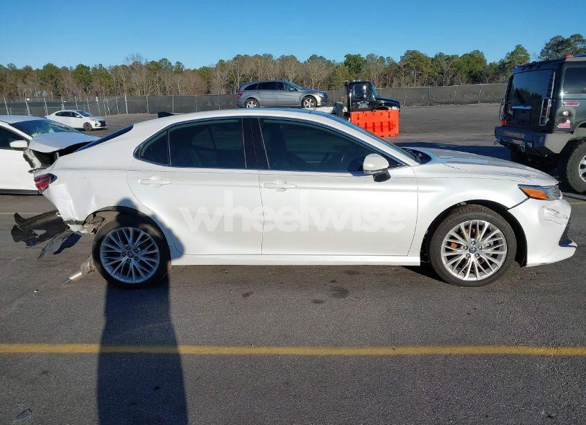 Photo 13 of 2019 Toyota Camry XLE (VIN 4T1B11HK6KU685033)