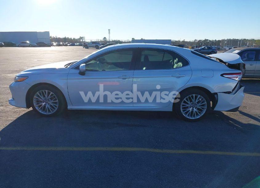 Photo 14 of 2019 Toyota Camry XLE (VIN 4T1B11HK6KU685033)