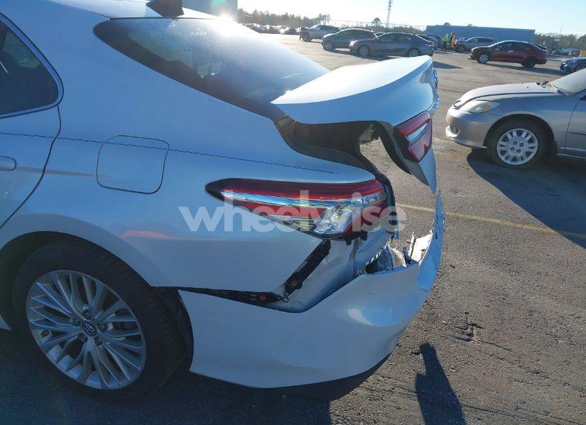 Photo 18 of 2019 Toyota Camry XLE (VIN 4T1B11HK6KU685033)