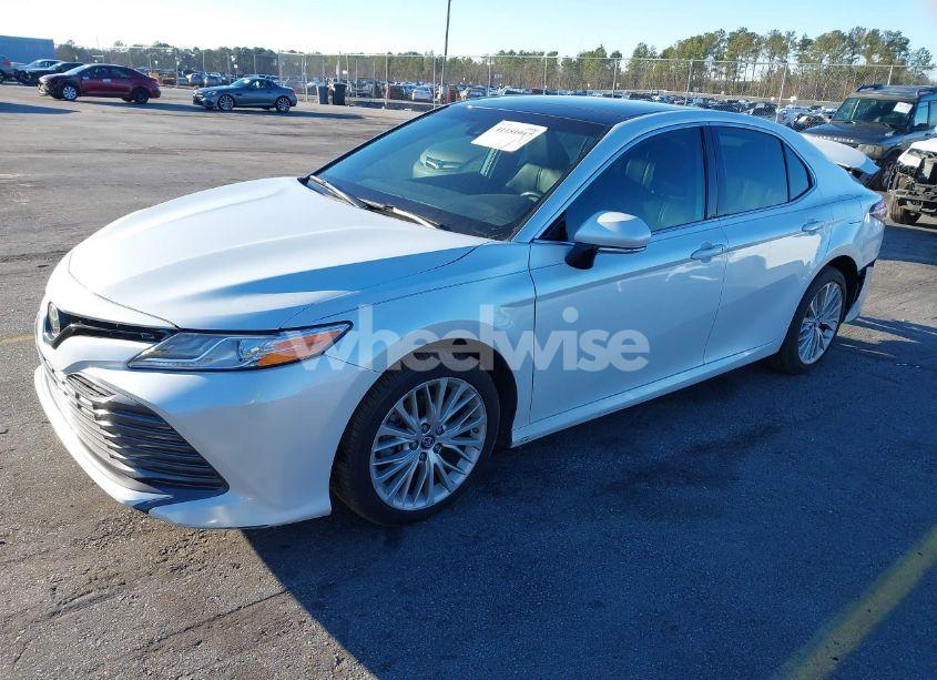 Photo 2 of 2019 Toyota Camry XLE (VIN 4T1B11HK6KU685033)
