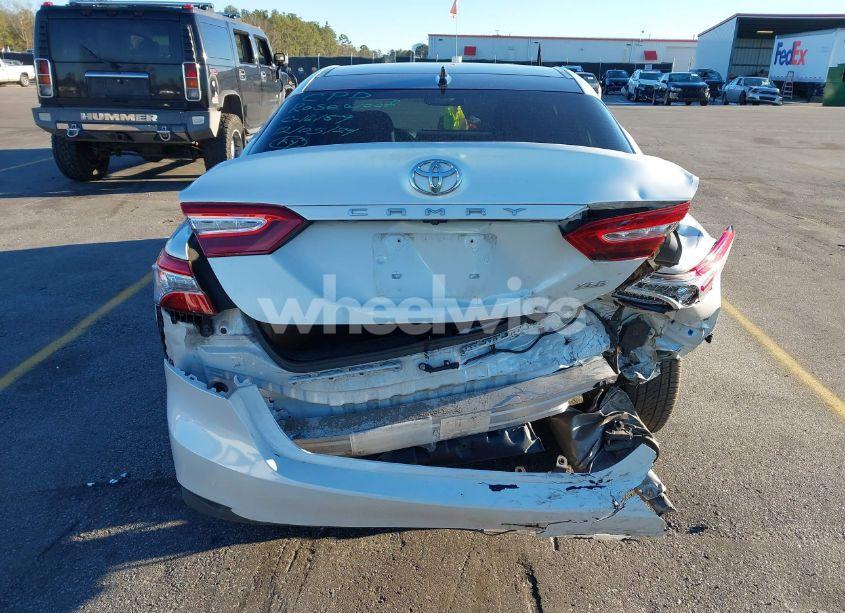 Photo 6 of 2019 Toyota Camry XLE (VIN 4T1B11HK6KU685033)
