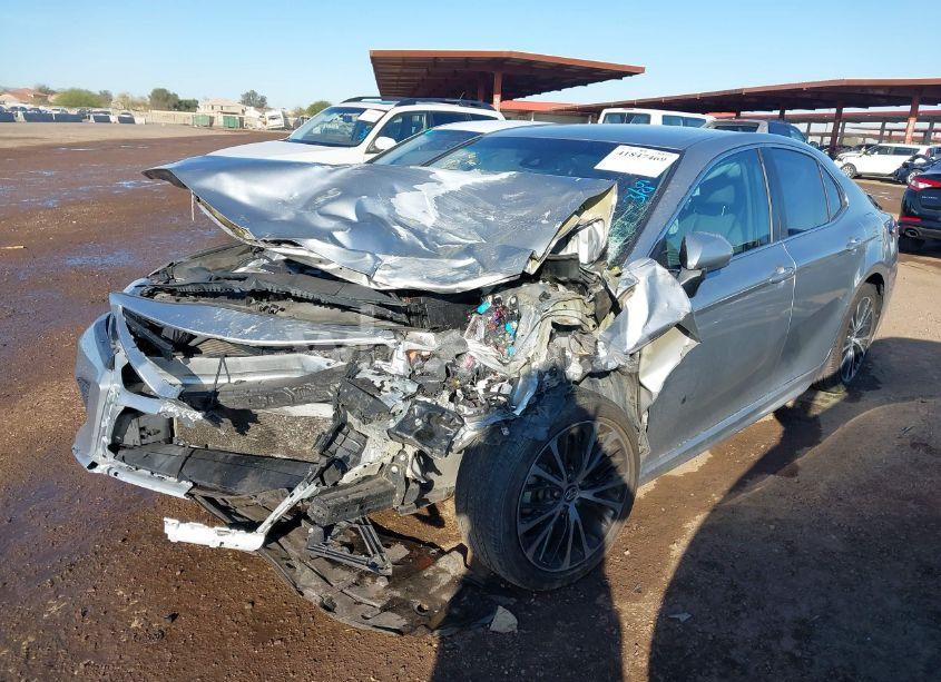 Photo 2 of 2019 Toyota Camry SE (VIN 4T1B11HK6KU692080)