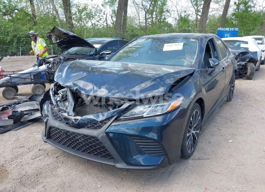 Photo 2 of 2019 Toyota Camry SE (VIN 4T1B11HK6KU695657)