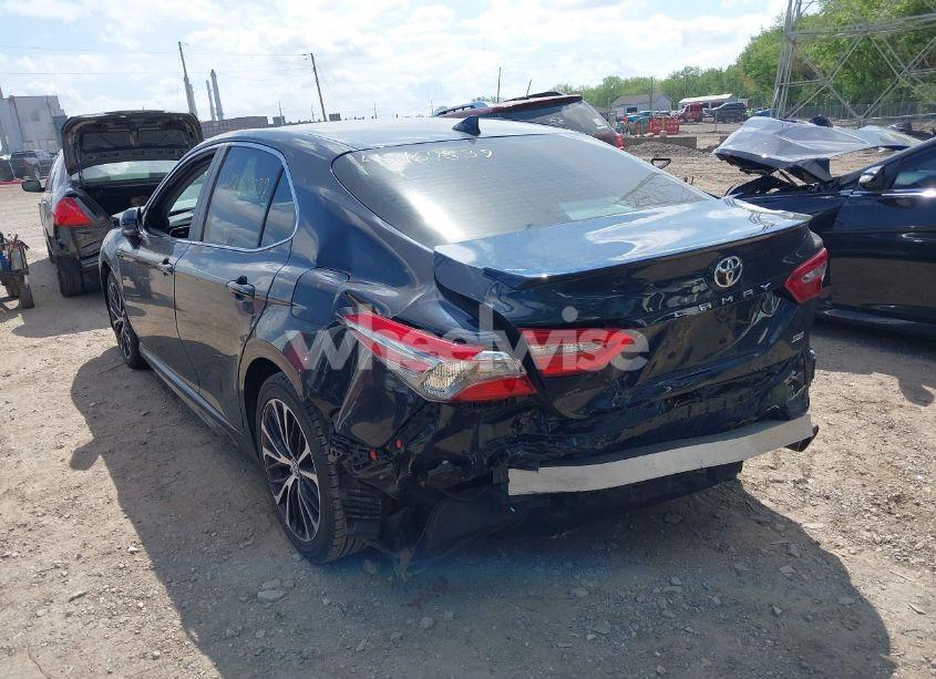 Photo 3 of 2019 Toyota Camry SE (VIN 4T1B11HK6KU695657)
