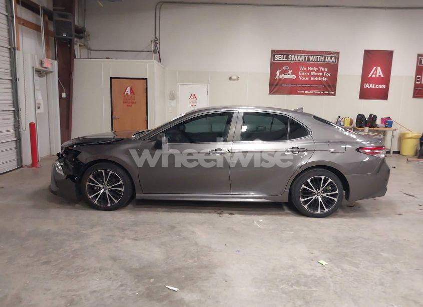 Photo 15 of 2019 Toyota Camry SE (VIN 4T1B11HK6KU697036)