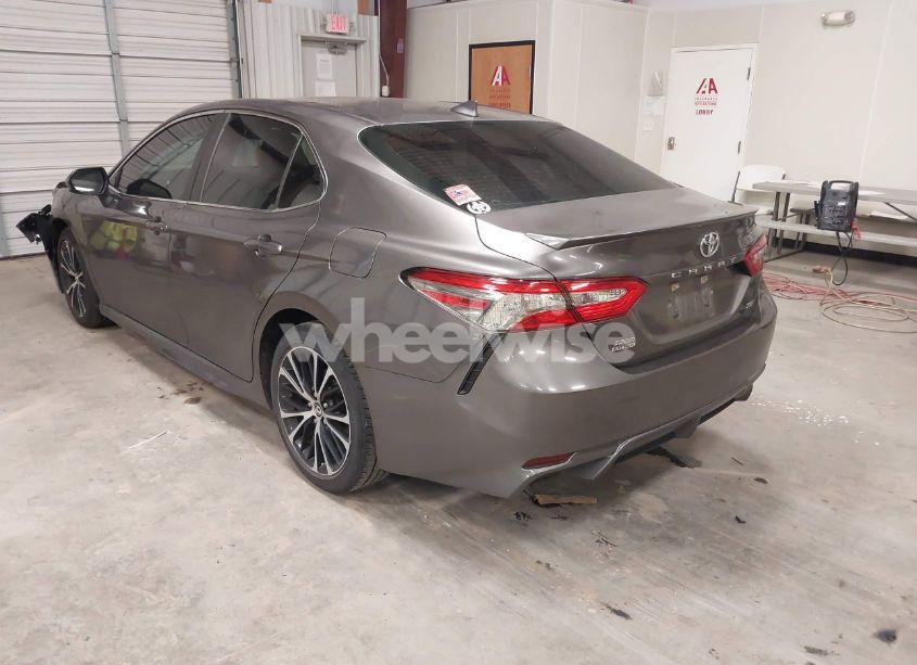 Photo 3 of 2019 Toyota Camry SE (VIN 4T1B11HK6KU697036)