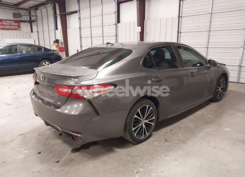 Photo 4 of 2019 Toyota Camry SE (VIN 4T1B11HK6KU697036)