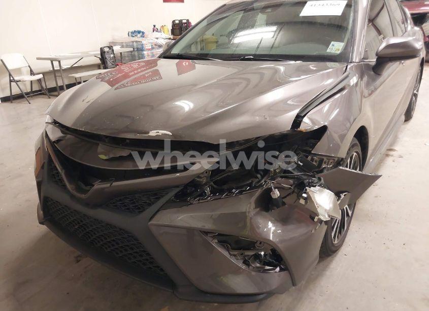 Photo 6 of 2019 Toyota Camry SE (VIN 4T1B11HK6KU697036)