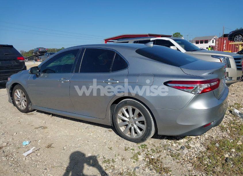 Photo 14 of 2019 Toyota Camry LE (VIN 4T1B11HK6KU702509)