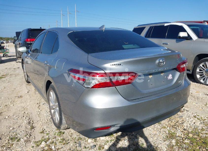 Photo 3 of 2019 Toyota Camry LE (VIN 4T1B11HK6KU702509)