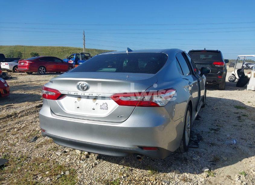 Photo 4 of 2019 Toyota Camry LE (VIN 4T1B11HK6KU702509)