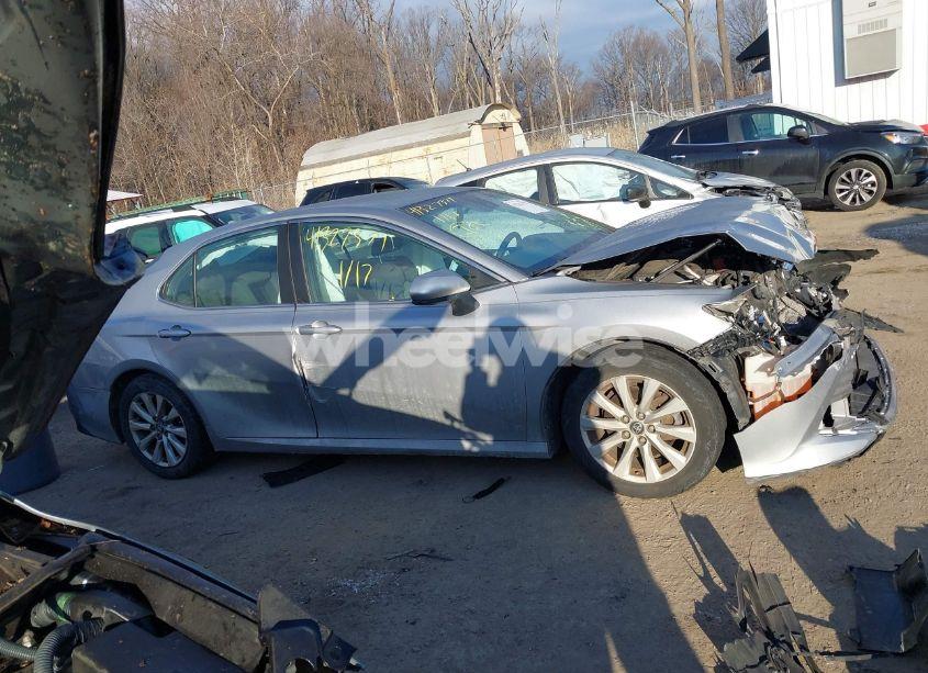 Photo 13 of 2019 Toyota Camry LE (VIN 4T1B11HK6KU703448)