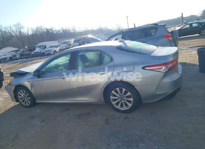 Photo 14 of 2019 Toyota Camry LE (VIN 4T1B11HK6KU703448)