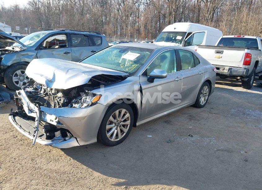 Photo 2 of 2019 Toyota Camry LE (VIN 4T1B11HK6KU703448)