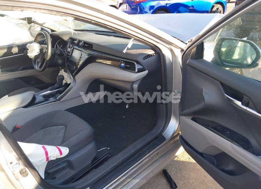 Photo 5 of 2019 Toyota Camry LE (VIN 4T1B11HK6KU703448)