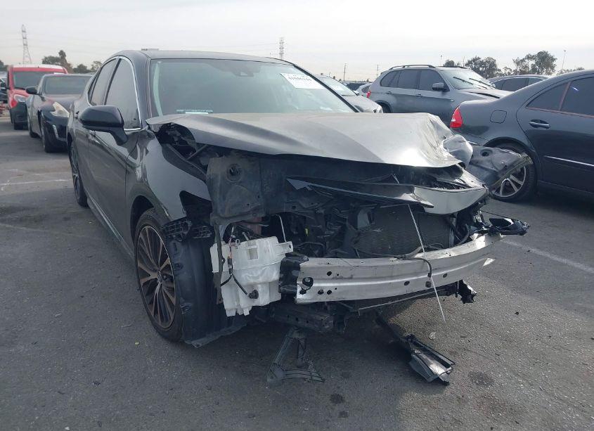2019 Toyota Camry SE (VIN 4T1B11HK6KU712862) main photo
