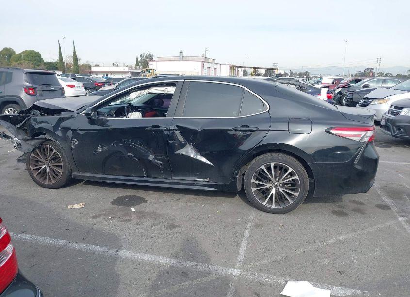 Photo 14 of 2019 Toyota Camry SE (VIN 4T1B11HK6KU712862)
