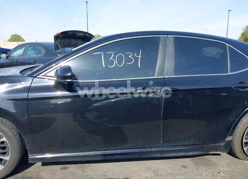 Photo 14 of 2019 Toyota Camry SE (VIN 4T1B11HK6KU722274)