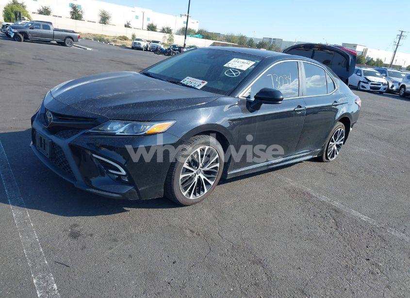 Photo 2 of 2019 Toyota Camry SE (VIN 4T1B11HK6KU722274)