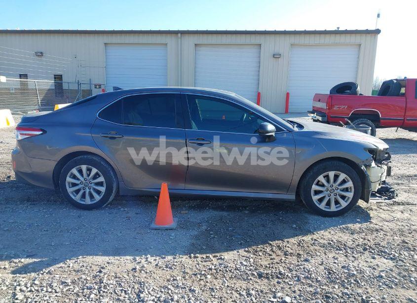 Photo 14 of 2019 Toyota Camry LE (VIN 4T1B11HK6KU725319)