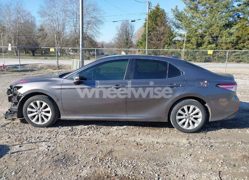 Photo 15 of 2019 Toyota Camry LE (VIN 4T1B11HK6KU725319)