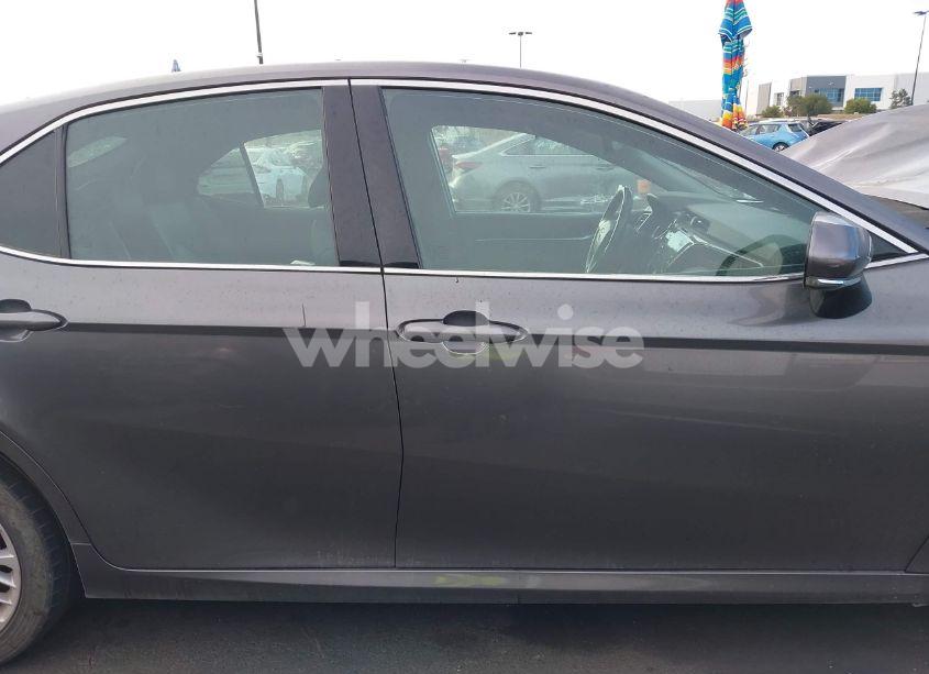 Photo 14 of 2019 Toyota Camry XLE (VIN 4T1B11HK6KU727846)