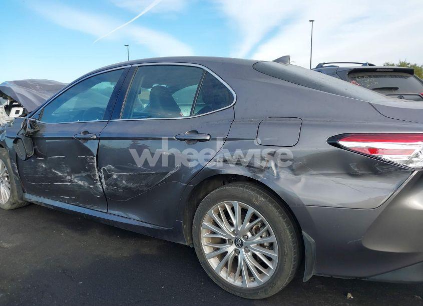 Photo 18 of 2019 Toyota Camry XLE (VIN 4T1B11HK6KU727846)