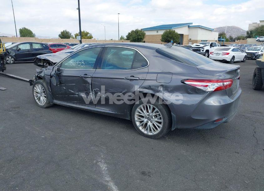 Photo 3 of 2019 Toyota Camry XLE (VIN 4T1B11HK6KU727846)