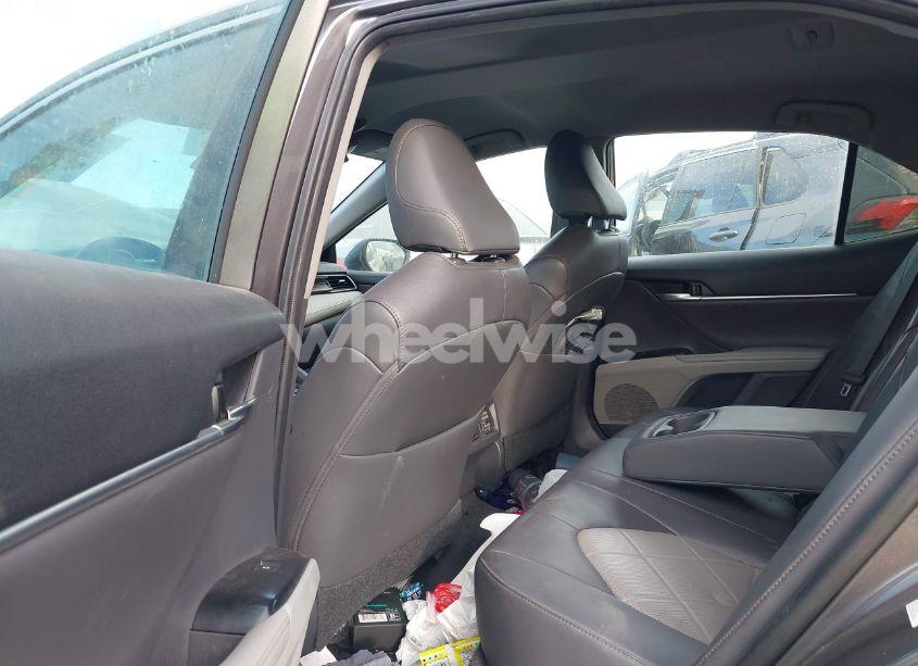 Photo 8 of 2019 Toyota Camry XLE (VIN 4T1B11HK6KU727846)