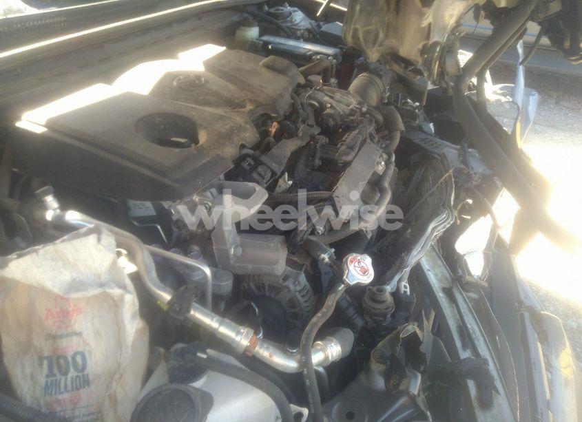 Photo 10 of 2019 Toyota Camry LE (VIN 4T1B11HK6KU728138)