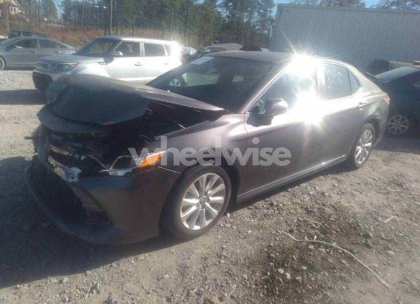 Photo 2 of 2019 Toyota Camry LE (VIN 4T1B11HK6KU728138)