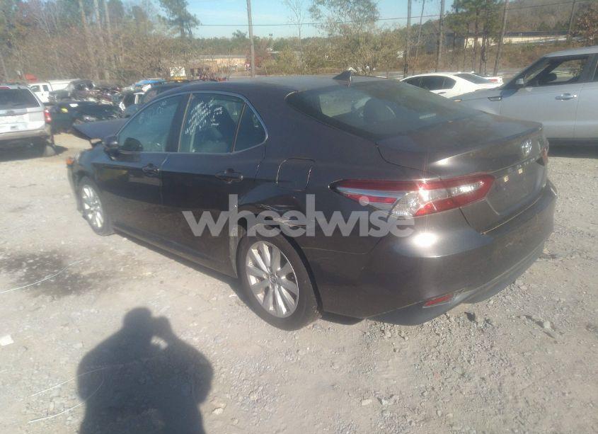 Photo 3 of 2019 Toyota Camry LE (VIN 4T1B11HK6KU728138)