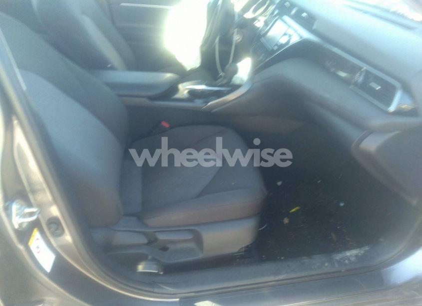 Photo 5 of 2019 Toyota Camry LE (VIN 4T1B11HK6KU728138)