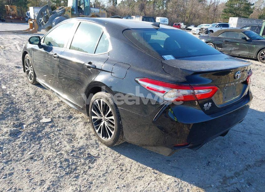 Photo 3 of 2019 Toyota Camry SE (VIN 4T1B11HK6KU755453)