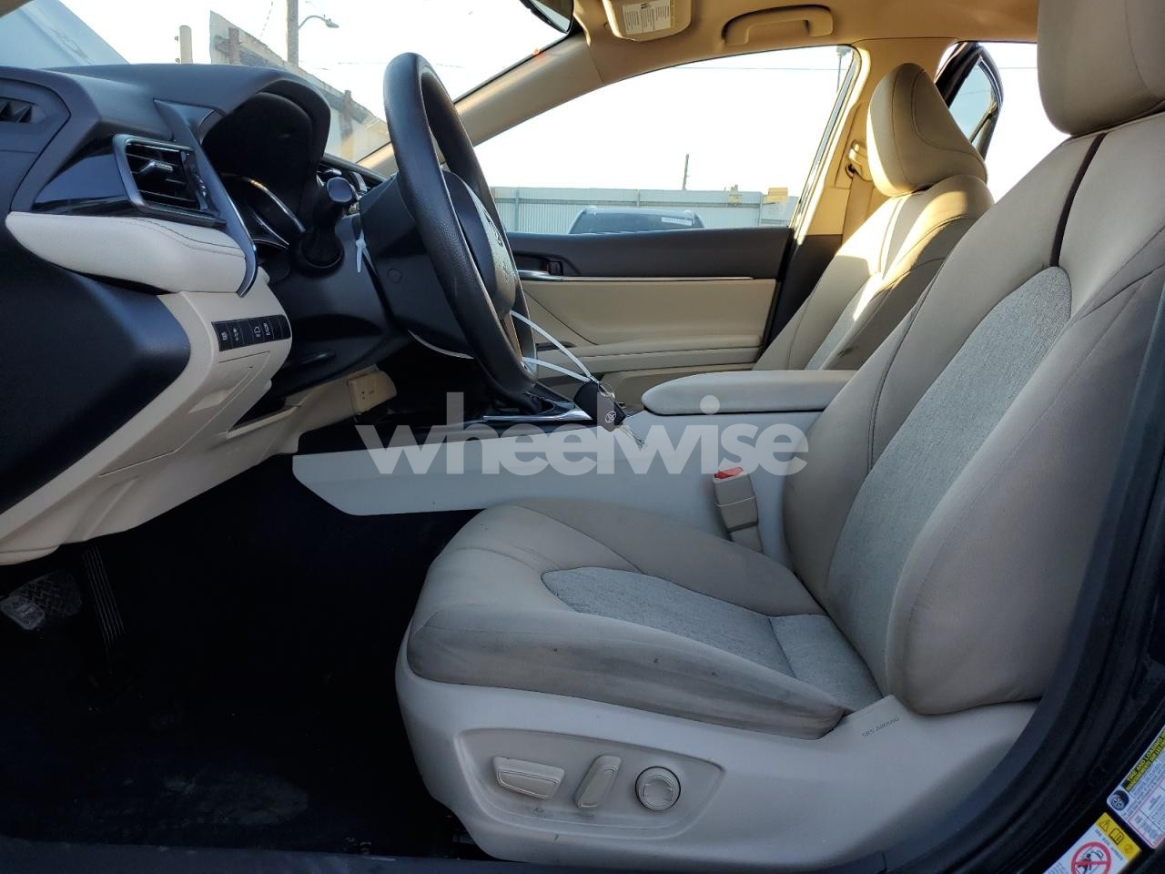 Photo 7 of 2019 TOYOTA CAMRY L (VIN 4T1B11HK6KU777601)