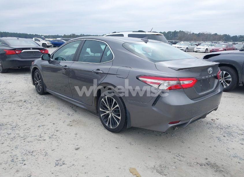 Photo 3 of 2019 Toyota Camry SE (VIN 4T1B11HK6KU785388)