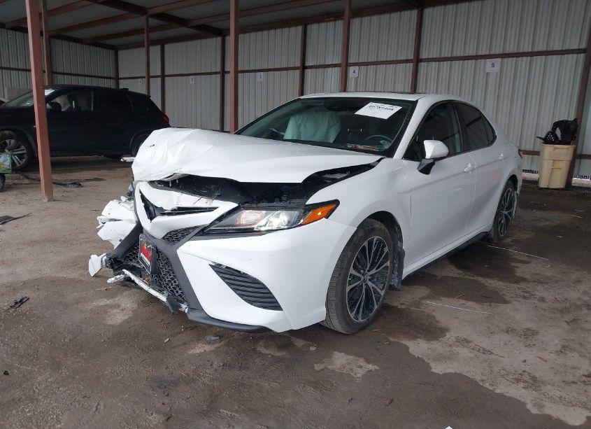 Photo 2 of 2019 Toyota Camry SE (VIN 4T1B11HK6KU799324)