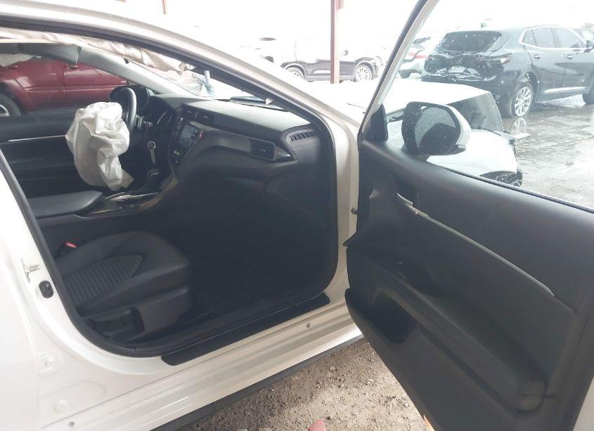 Photo 5 of 2019 Toyota Camry SE (VIN 4T1B11HK6KU799324)