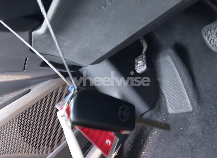 Photo 11 of 2019 Toyota Camry LE (VIN 4T1B11HK6KU826019)