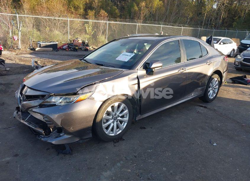 Photo 2 of 2019 Toyota Camry LE (VIN 4T1B11HK6KU826019)