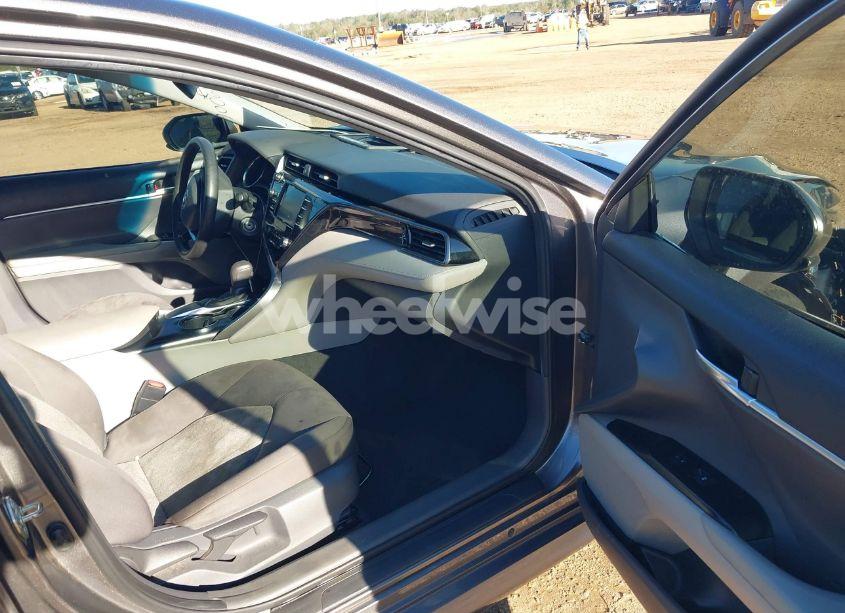 Photo 5 of 2019 Toyota Camry LE (VIN 4T1B11HK6KU826019)