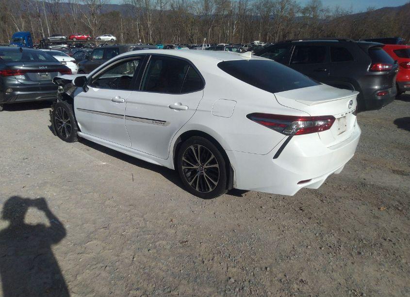 Photo 3 of 2019 Toyota Camry SE (VIN 4T1B11HK6KU843855)