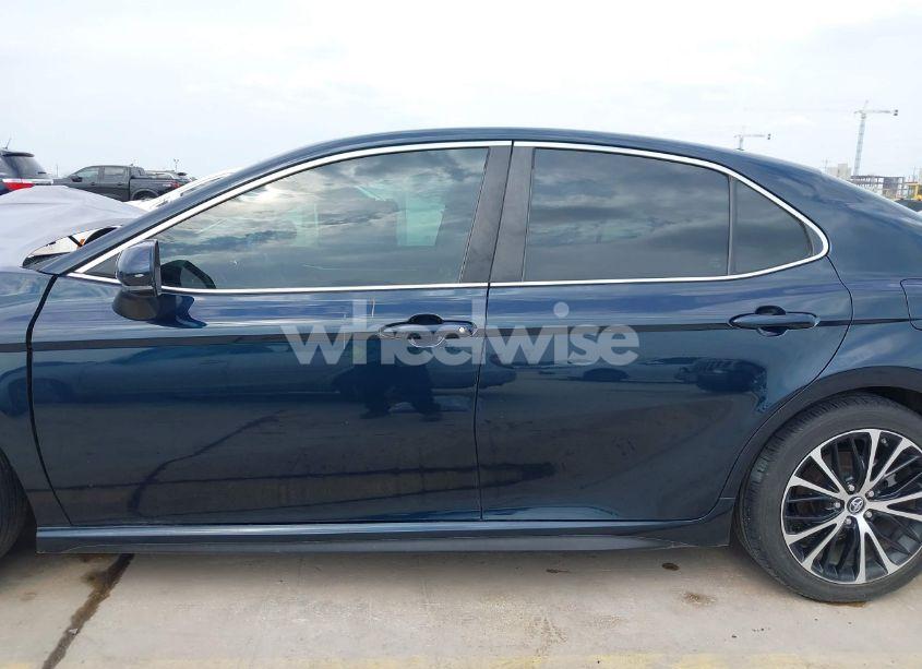 Photo 14 of 2019 Toyota Camry SE (VIN 4T1B11HK6KU847260)