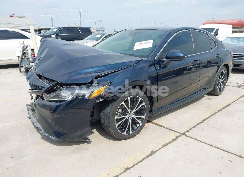 Photo 2 of 2019 Toyota Camry SE (VIN 4T1B11HK6KU847260)