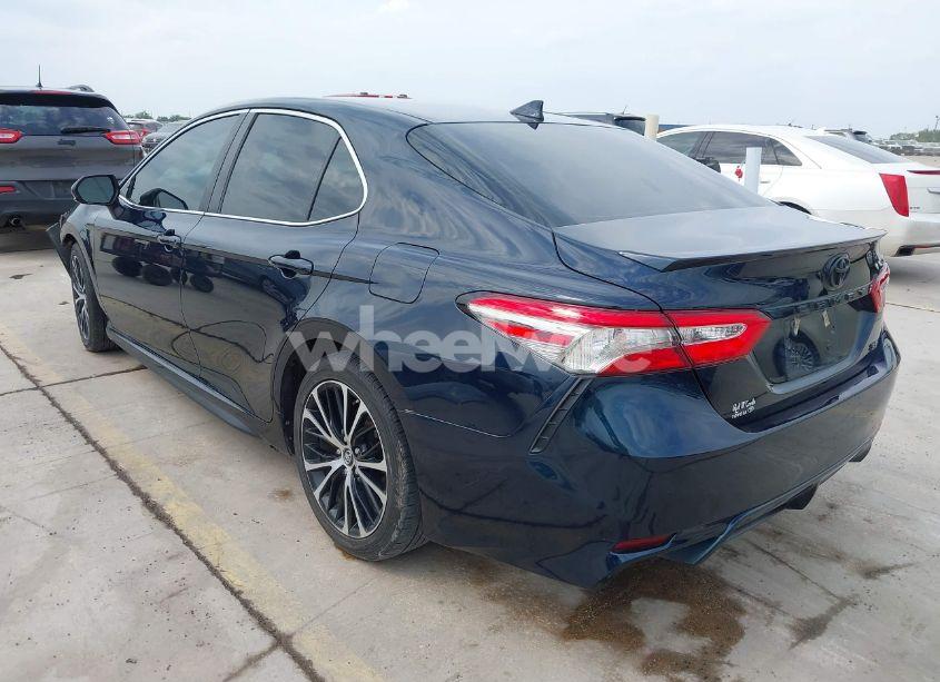 Photo 3 of 2019 Toyota Camry SE (VIN 4T1B11HK6KU847260)