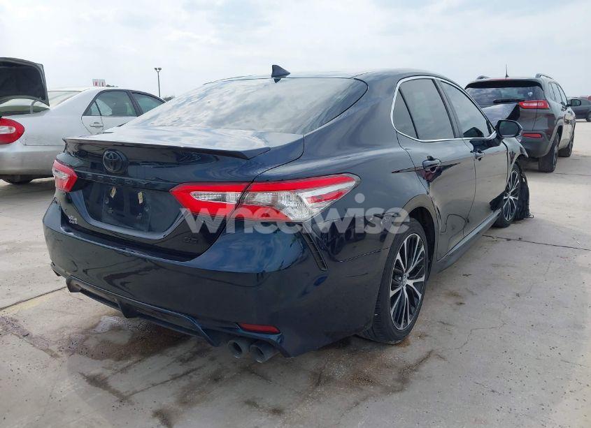 Photo 4 of 2019 Toyota Camry SE (VIN 4T1B11HK6KU847260)