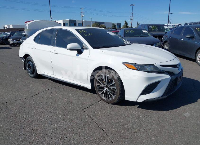 2019 Toyota Camry SE (VIN 4T1B11HK6KU849042) main photo