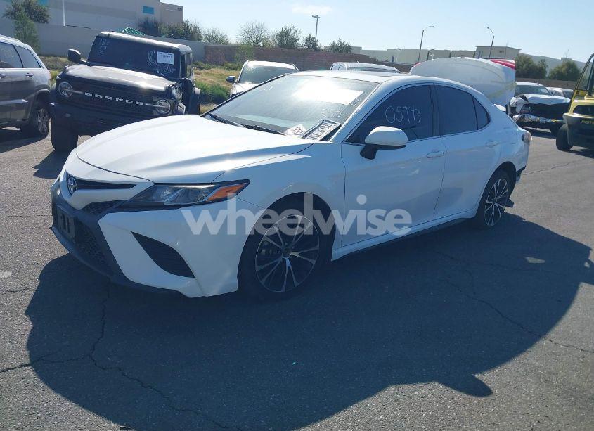 Photo 2 of 2019 Toyota Camry SE (VIN 4T1B11HK6KU849042)