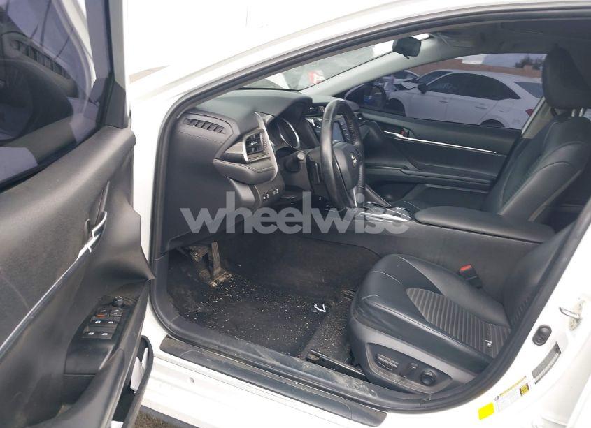 Photo 5 of 2019 Toyota Camry SE (VIN 4T1B11HK6KU849042)