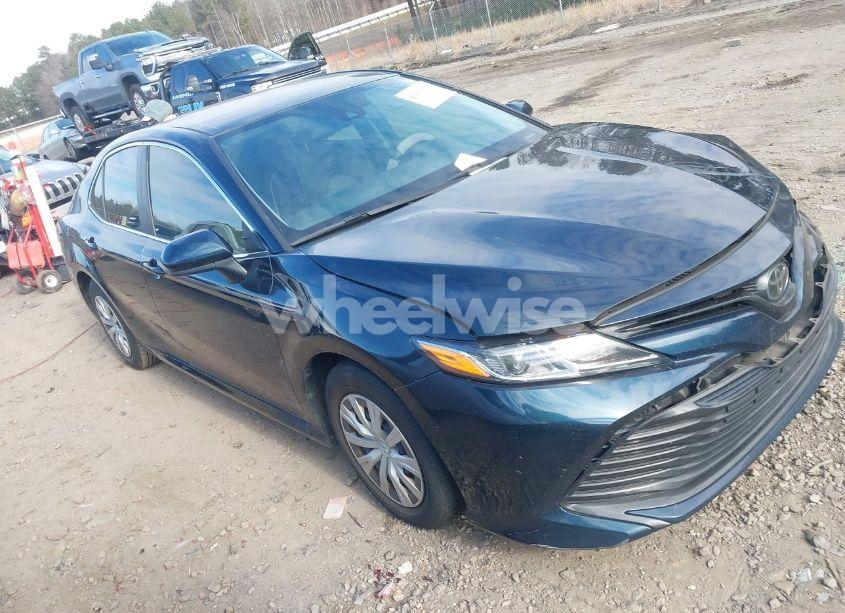 2019 Toyota Camry L (VIN 4T1B11HK6KU850756) main photo